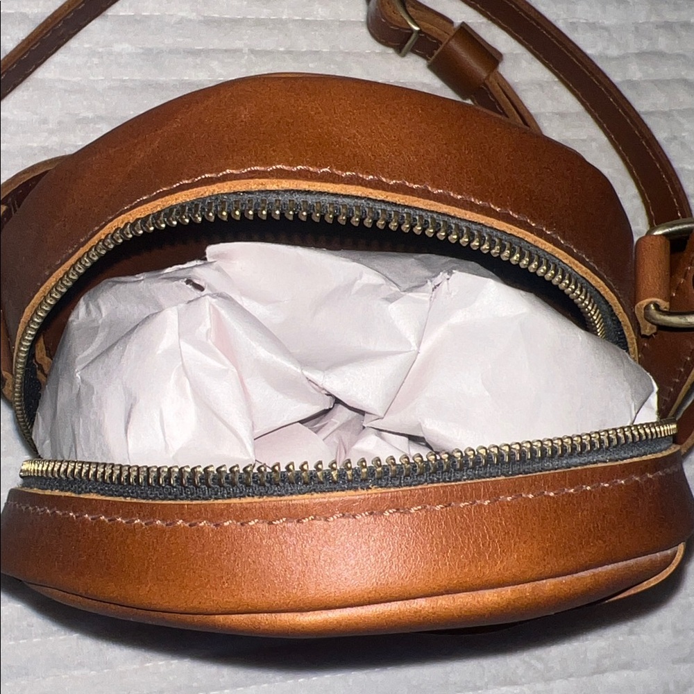 Portland Leather Circle Bag Leather - Picture 4 of 7